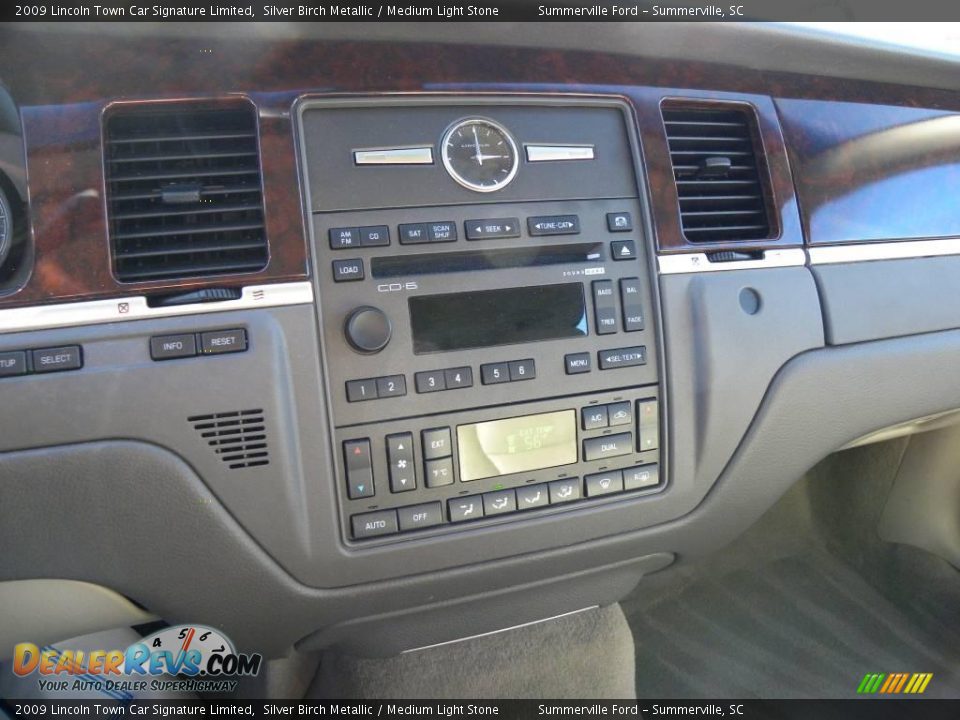 2009 Lincoln Town Car Signature Limited Silver Birch Metallic / Medium Light Stone Photo #20