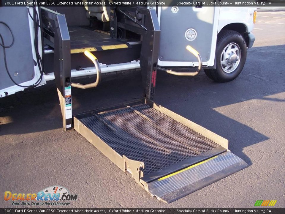 2001 Ford E Series Van E350 Extended Wheelchair Access Oxford White / Medium Graphite Photo #17