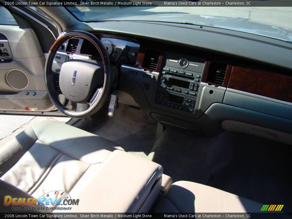 2008 Lincoln Town Car Signature Limited Silver Birch Metallic / Medium Light Stone Photo #17