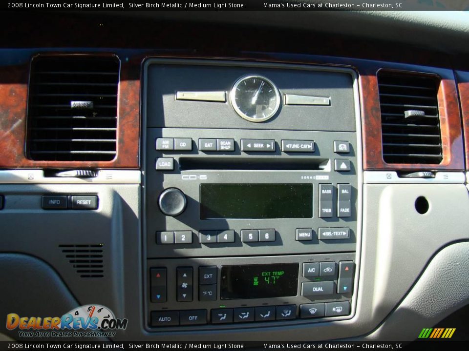 2008 Lincoln Town Car Signature Limited Silver Birch Metallic / Medium Light Stone Photo #25