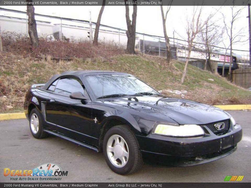 2000 Ford Mustang V6 Convertible Black / Medium Graphite Photo #4