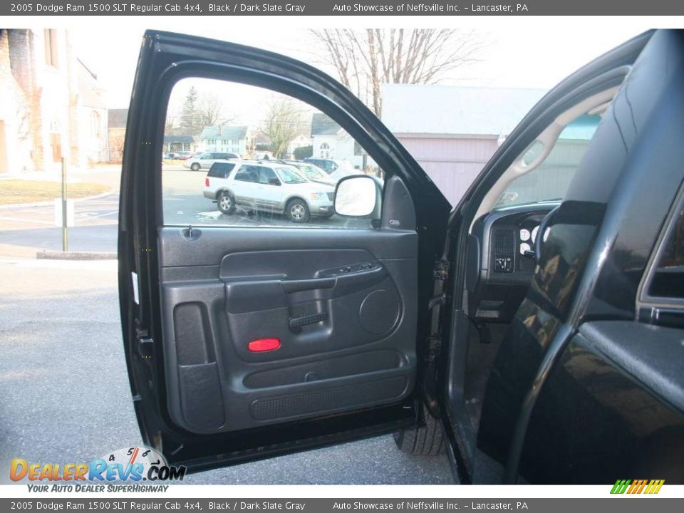 2005 Dodge Ram 1500 SLT Regular Cab 4x4 Black / Dark Slate Gray Photo #12