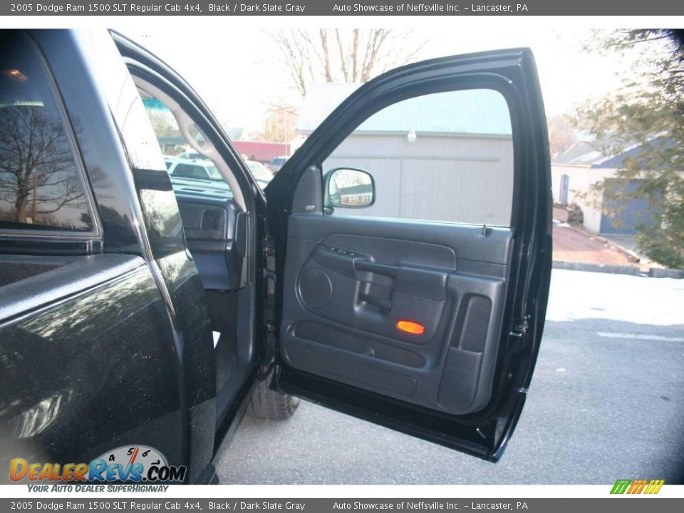 2005 Dodge Ram 1500 SLT Regular Cab 4x4 Black / Dark Slate Gray Photo #13