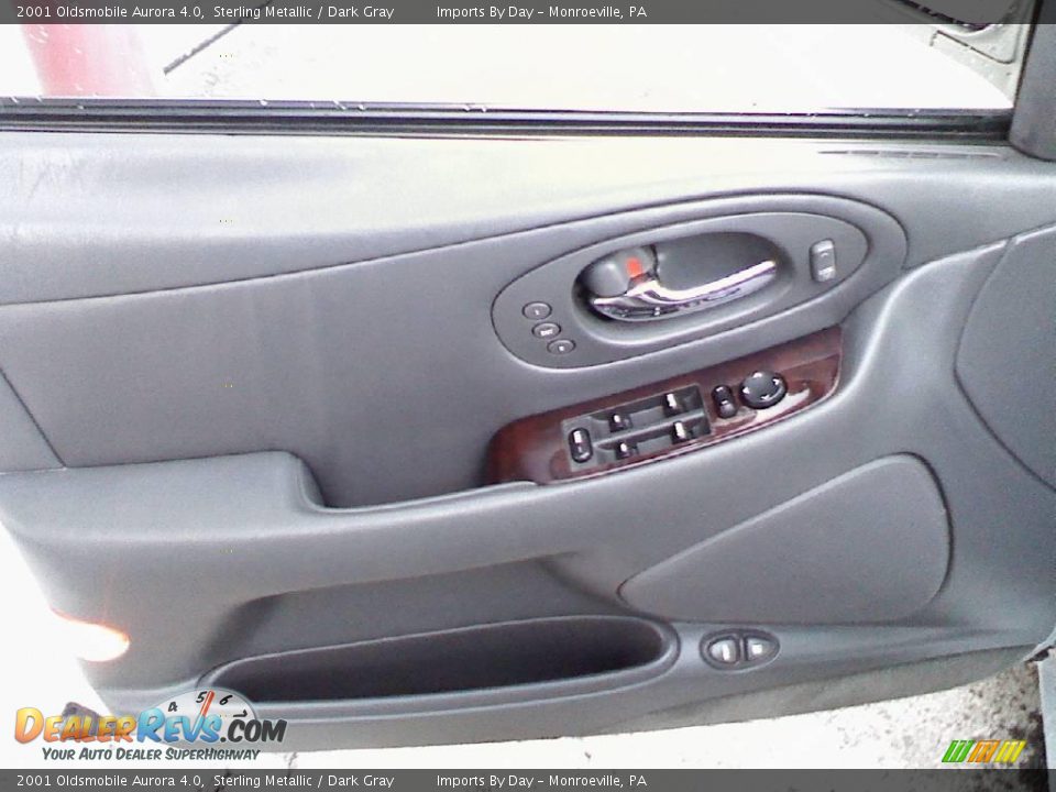 2001 Oldsmobile Aurora 4.0 Sterling Metallic / Dark Gray Photo #14