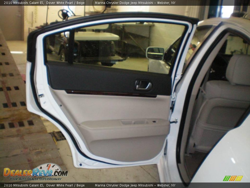 2010 Mitsubishi Galant ES Dover White Pearl / Beige Photo #16
