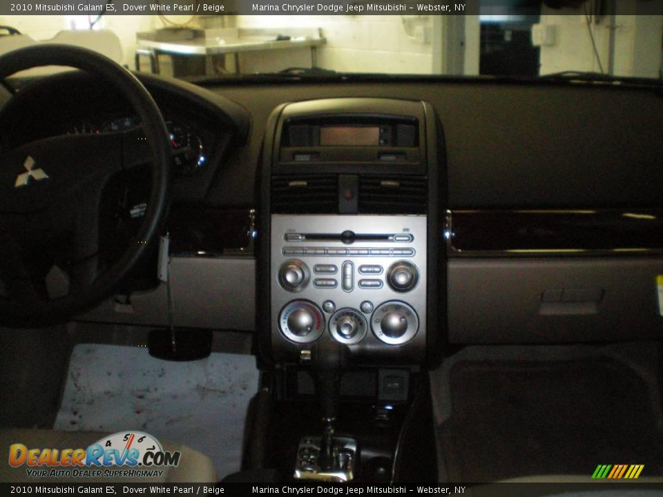 2010 Mitsubishi Galant ES Dover White Pearl / Beige Photo #23