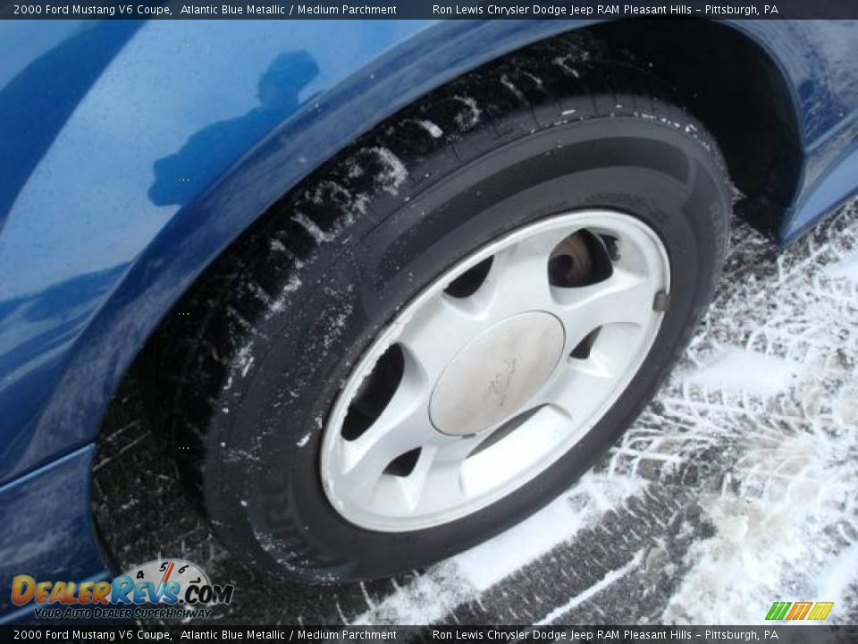 2000 Ford Mustang V6 Coupe Atlantic Blue Metallic / Medium Parchment Photo #9