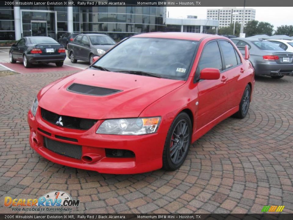 Front 3/4 View of 2006 Mitsubishi Lancer Evolution IX MR Photo #3