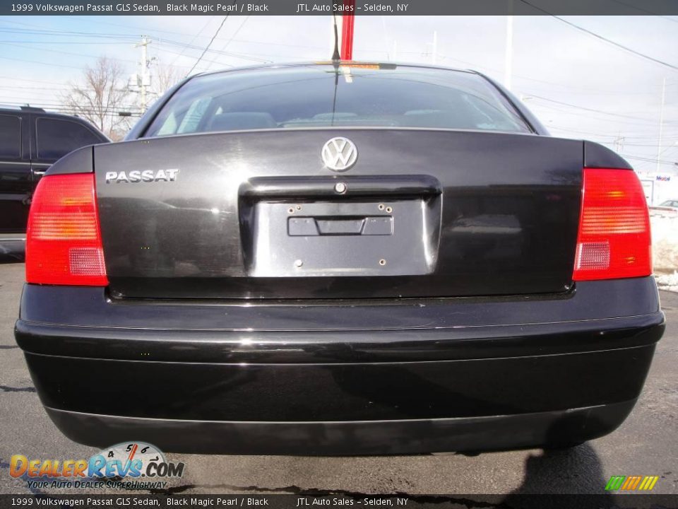 1999 Volkswagen Passat GLS Sedan Black Magic Pearl / Black Photo #5