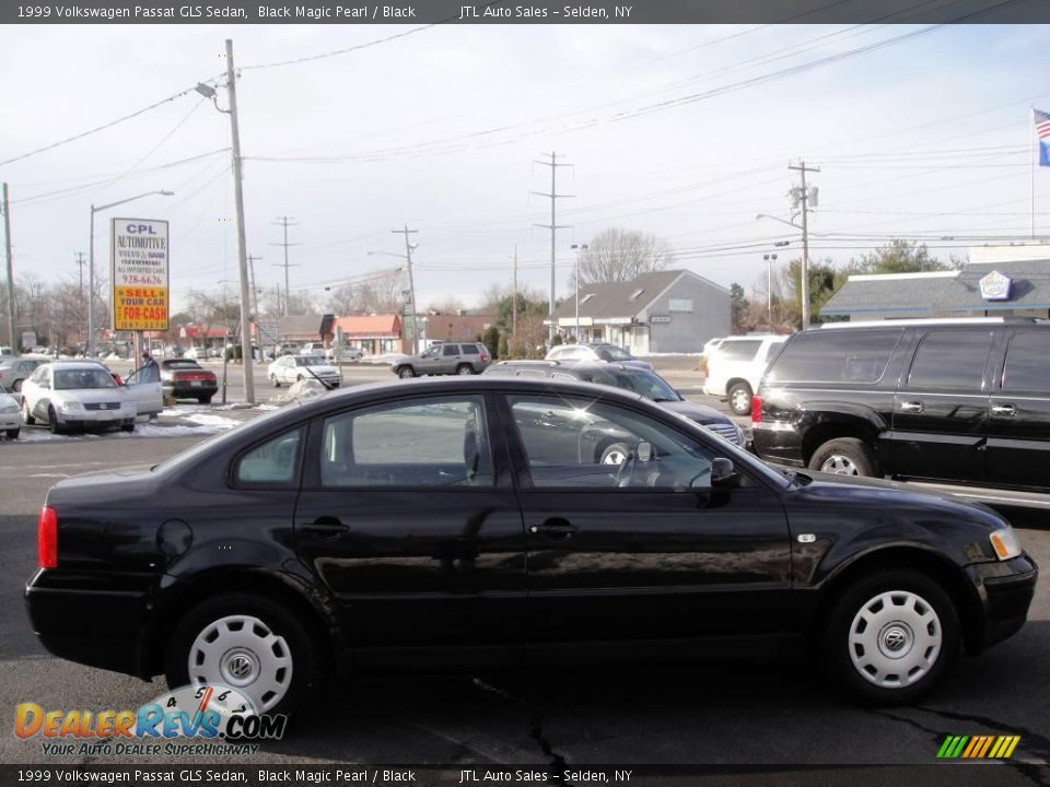 1999 Volkswagen Passat GLS Sedan Black Magic Pearl / Black Photo #7