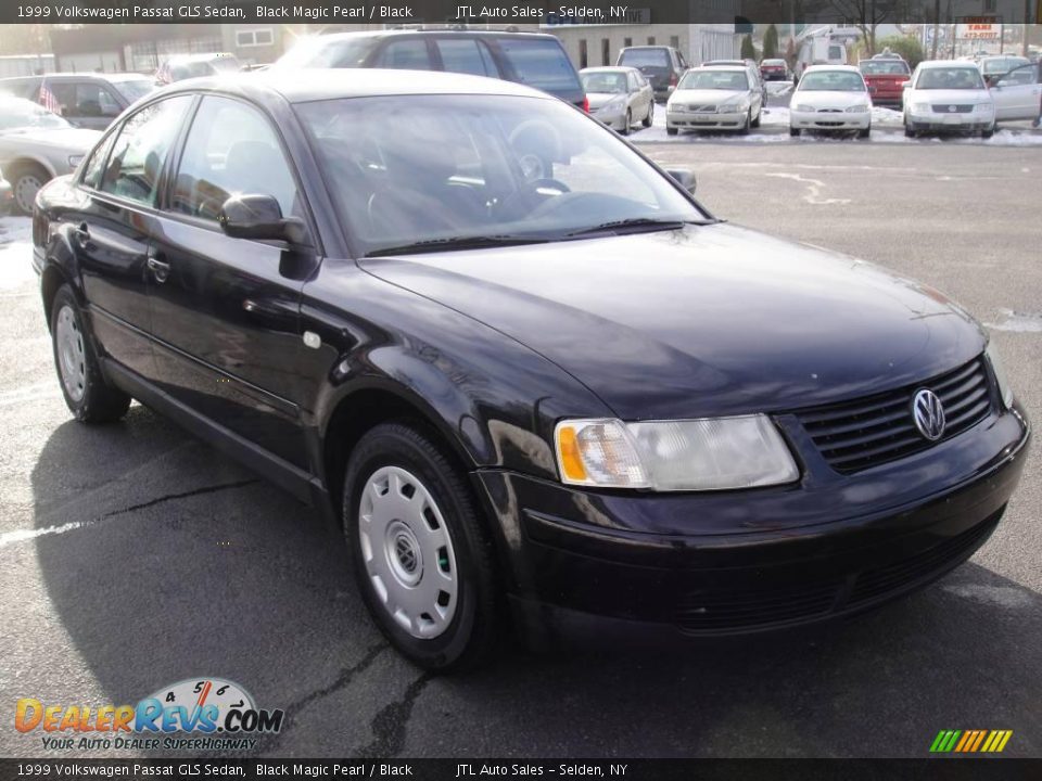 1999 Volkswagen Passat GLS Sedan Black Magic Pearl / Black Photo #8