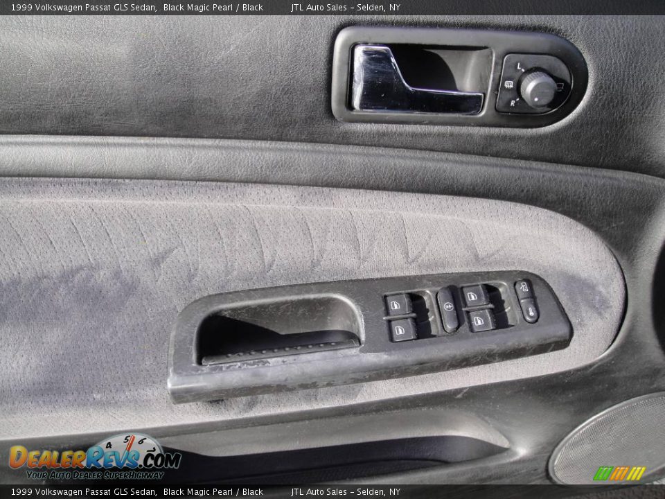 1999 Volkswagen Passat GLS Sedan Black Magic Pearl / Black Photo #9