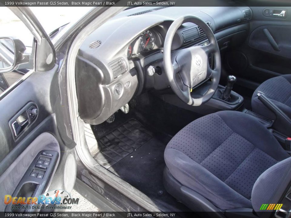 1999 Volkswagen Passat GLS Sedan Black Magic Pearl / Black Photo #11