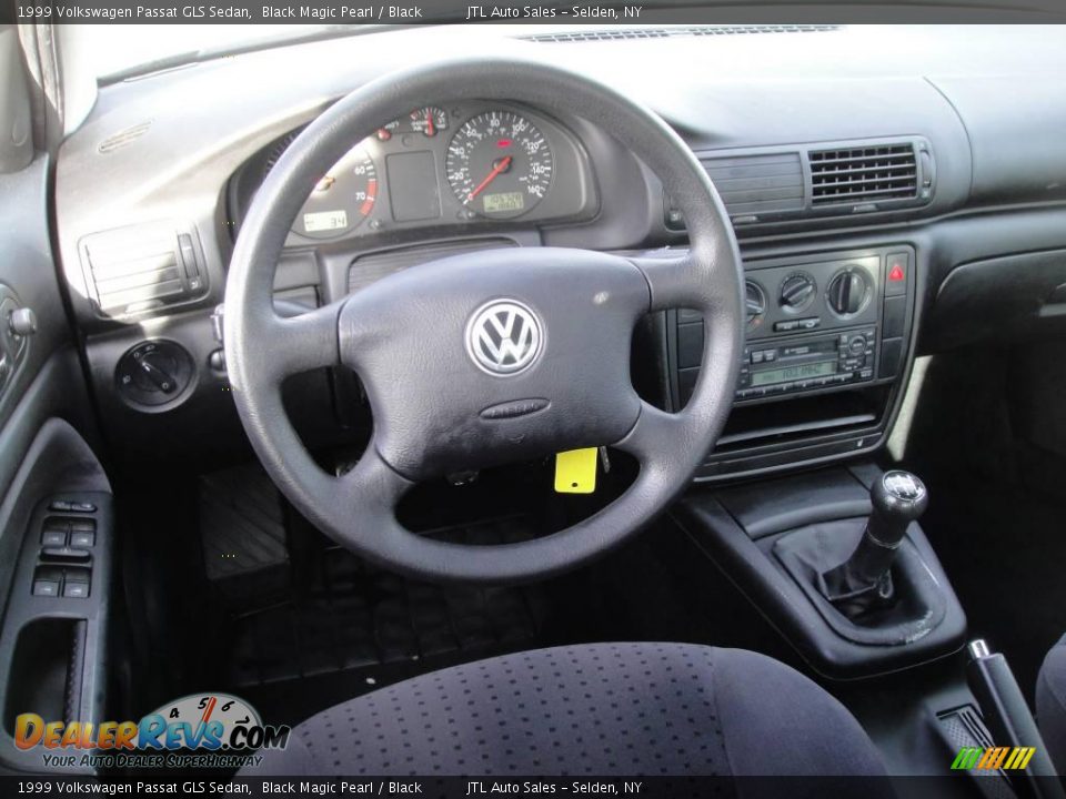 1999 Volkswagen Passat GLS Sedan Black Magic Pearl / Black Photo #12