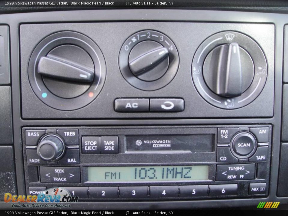 1999 Volkswagen Passat GLS Sedan Black Magic Pearl / Black Photo #14