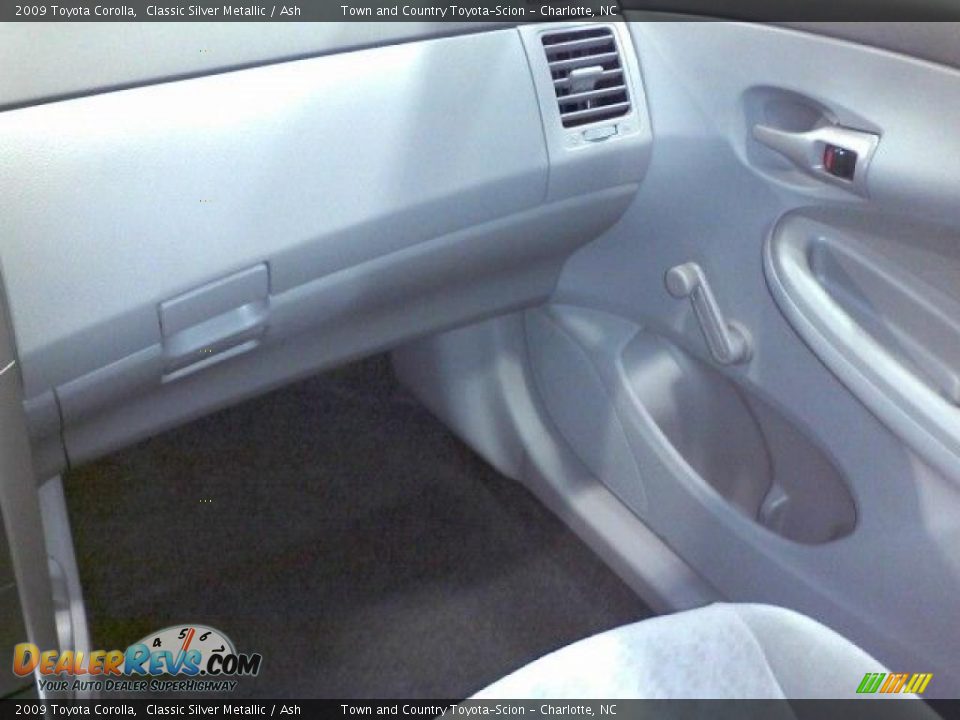 2009 Toyota Corolla Classic Silver Metallic / Ash Photo #10