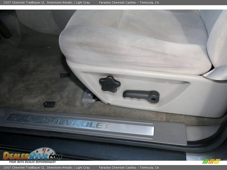 2007 Chevrolet TrailBlazer LS Silverstone Metallic / Light Gray Photo #11