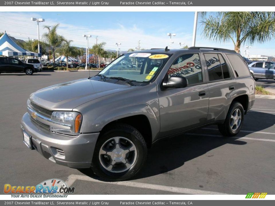 2007 Chevrolet TrailBlazer LS Silverstone Metallic / Light Gray Photo #25