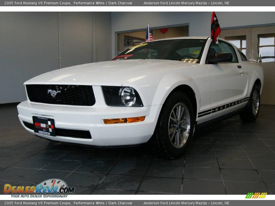 2005 Ford Mustang V6 Premium Coupe Performance White / Dark Charcoal Photo #7