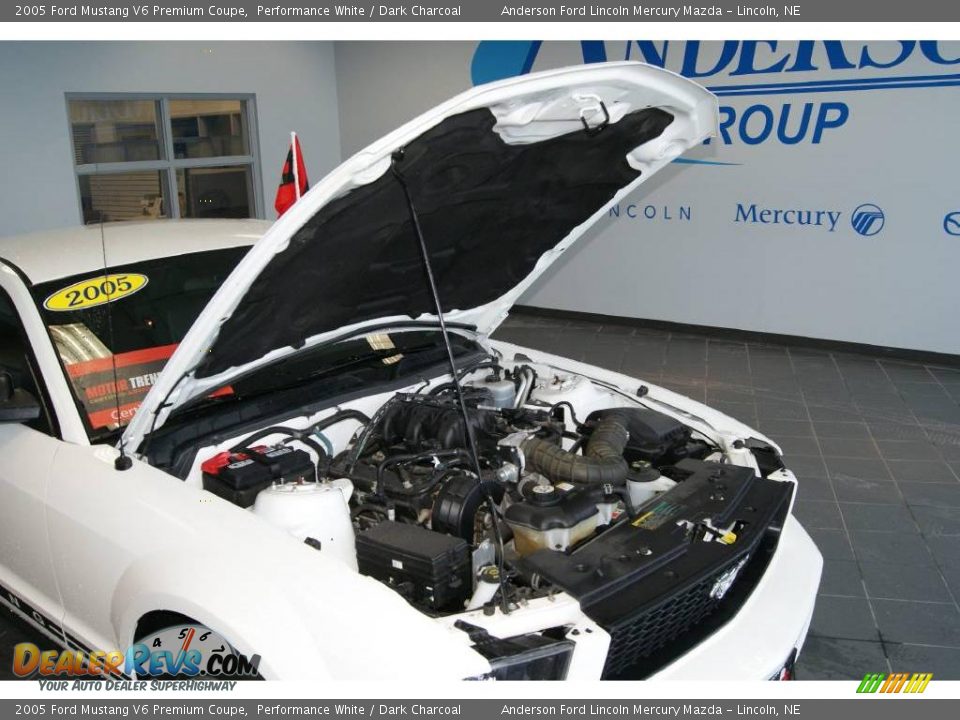 2005 Ford Mustang V6 Premium Coupe Performance White / Dark Charcoal Photo #9