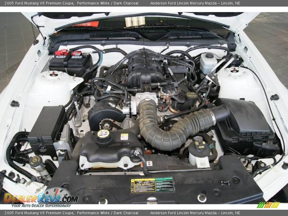 2005 Ford Mustang V6 Premium Coupe Performance White / Dark Charcoal Photo #10