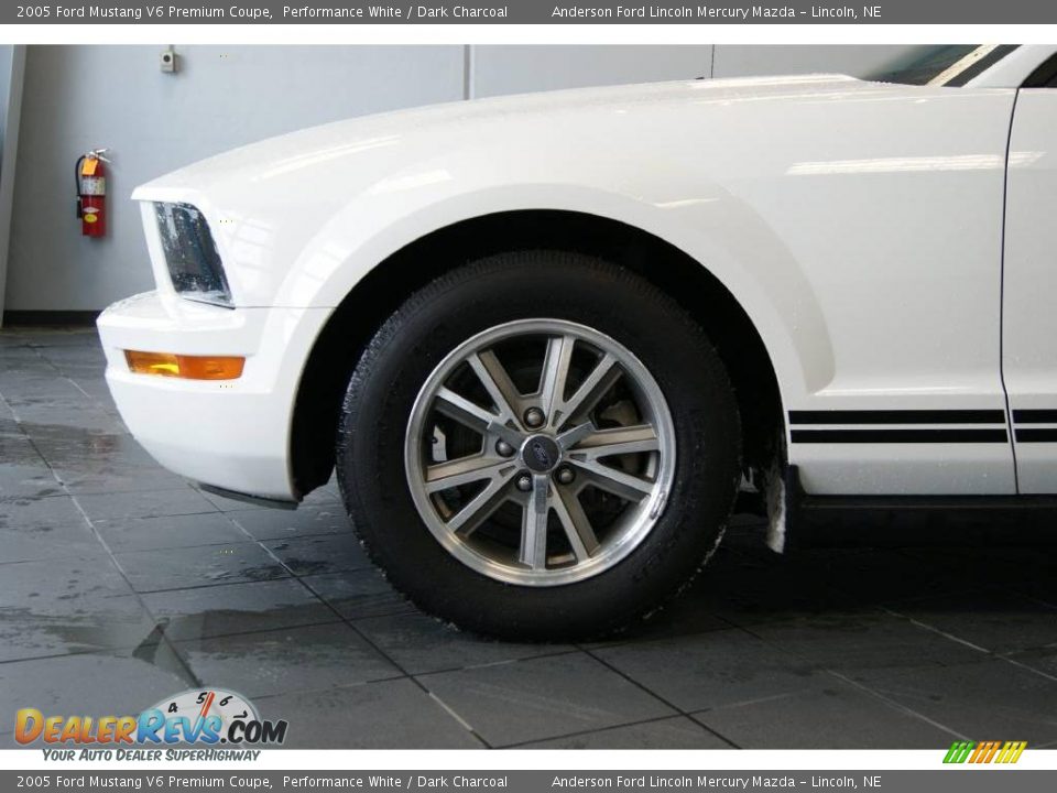2005 Ford Mustang V6 Premium Coupe Performance White / Dark Charcoal Photo #11