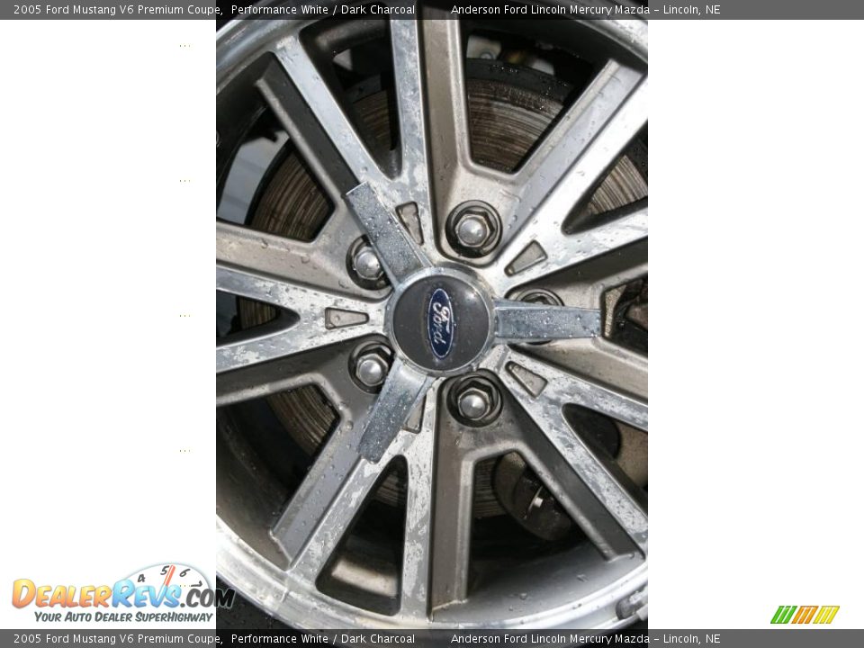 2005 Ford Mustang V6 Premium Coupe Performance White / Dark Charcoal Photo #12