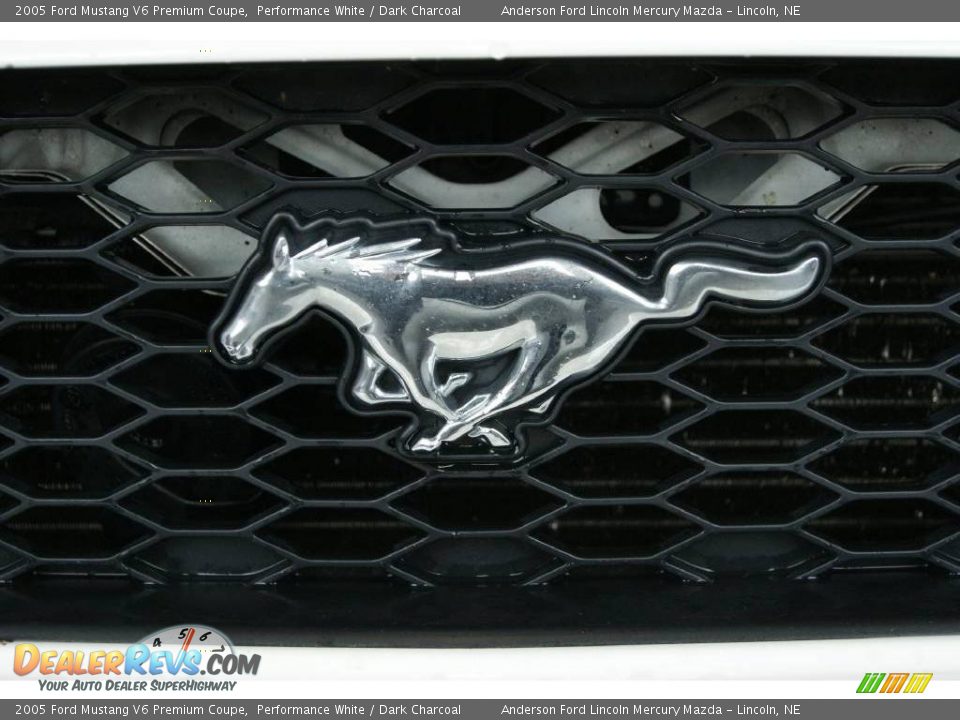 2005 Ford Mustang V6 Premium Coupe Performance White / Dark Charcoal Photo #16