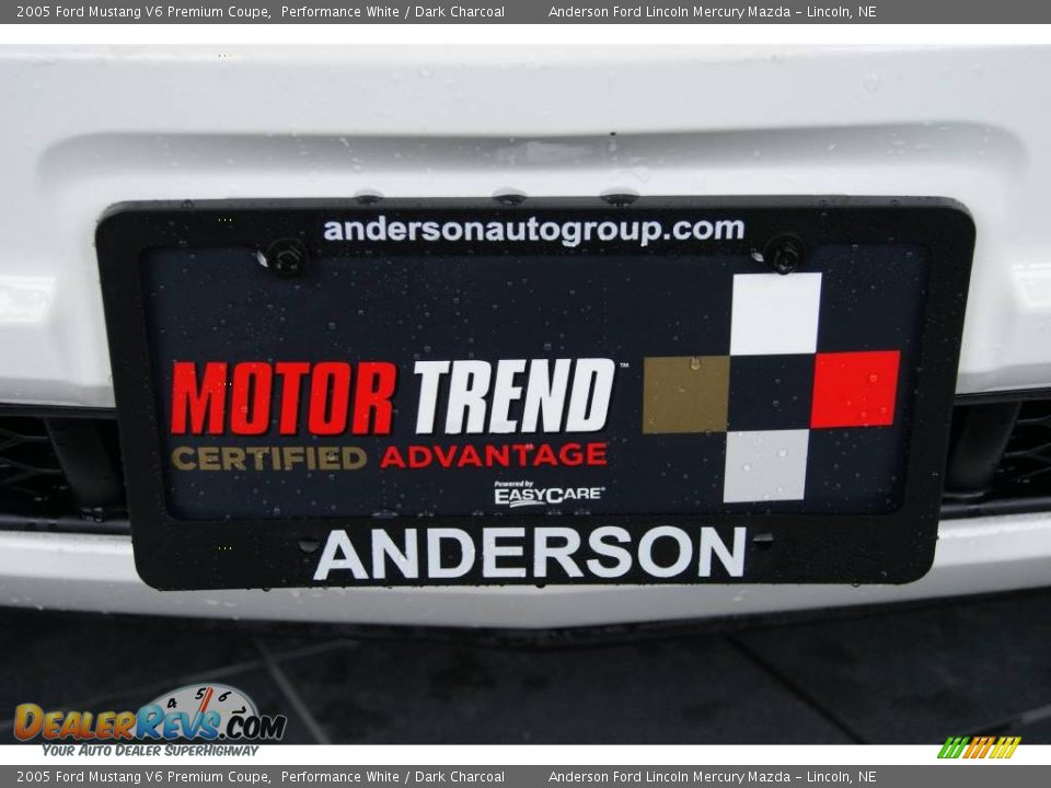 2005 Ford Mustang V6 Premium Coupe Performance White / Dark Charcoal Photo #17