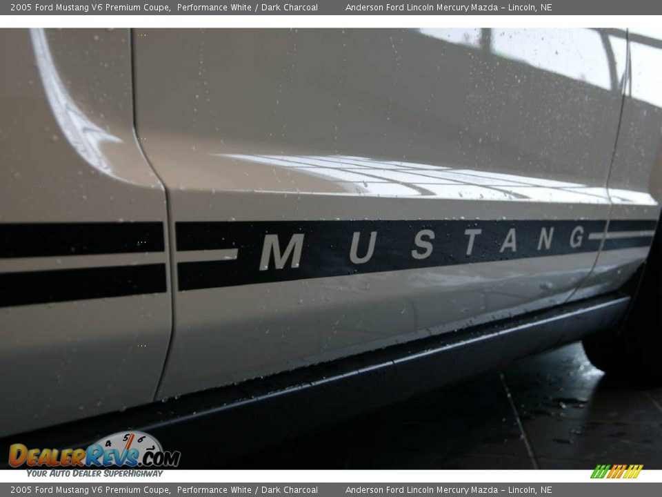 2005 Ford Mustang V6 Premium Coupe Performance White / Dark Charcoal Photo #19