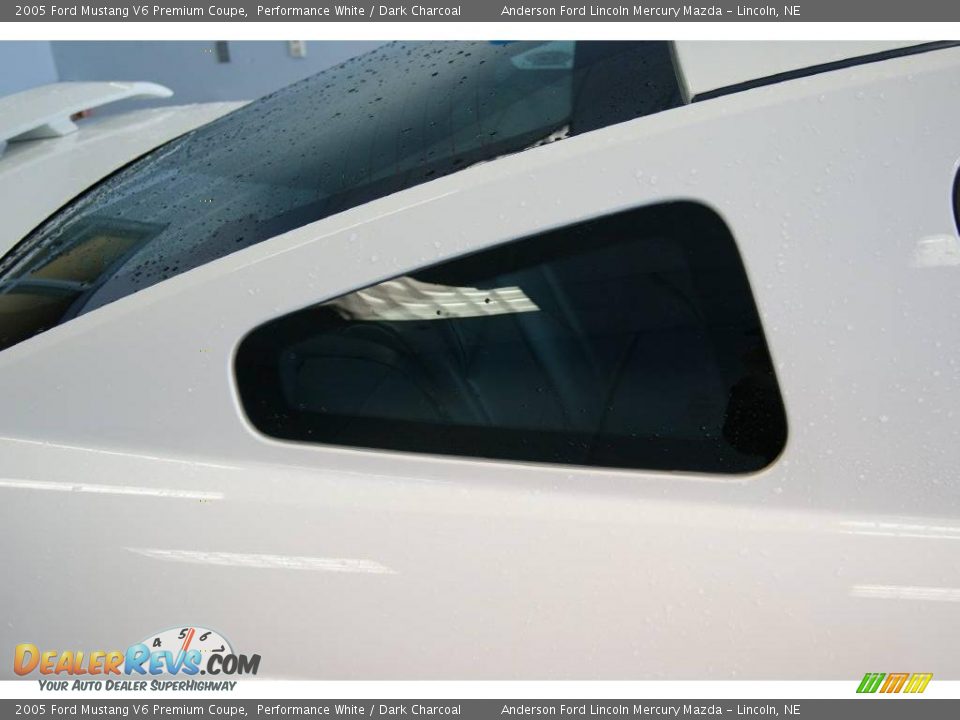 2005 Ford Mustang V6 Premium Coupe Performance White / Dark Charcoal Photo #20