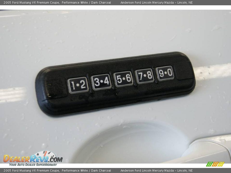 2005 Ford Mustang V6 Premium Coupe Performance White / Dark Charcoal Photo #24