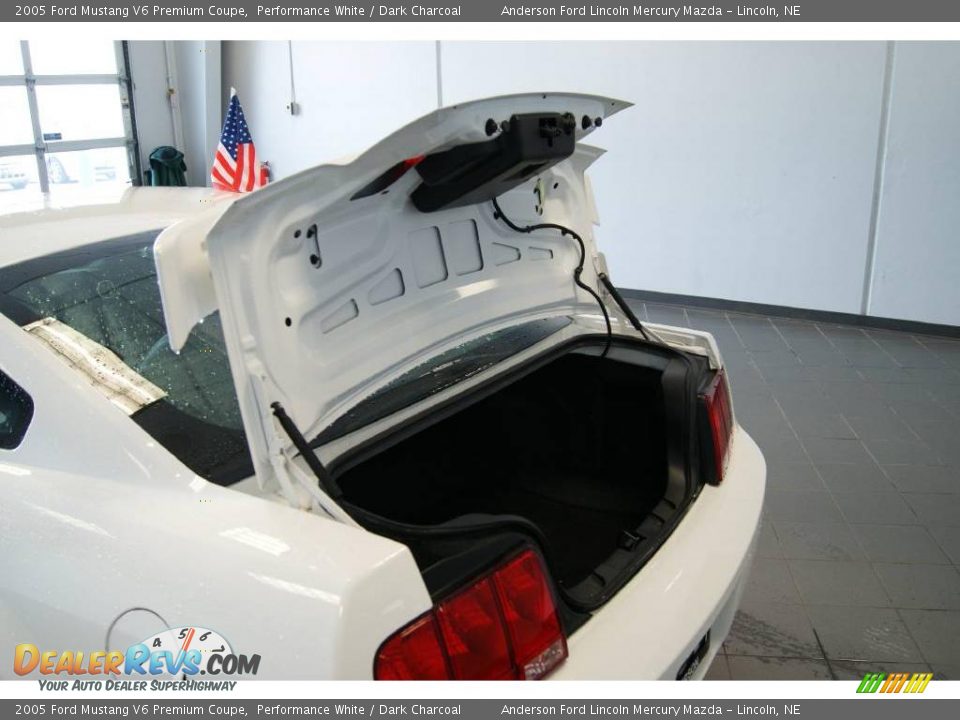 2005 Ford Mustang V6 Premium Coupe Performance White / Dark Charcoal Photo #27
