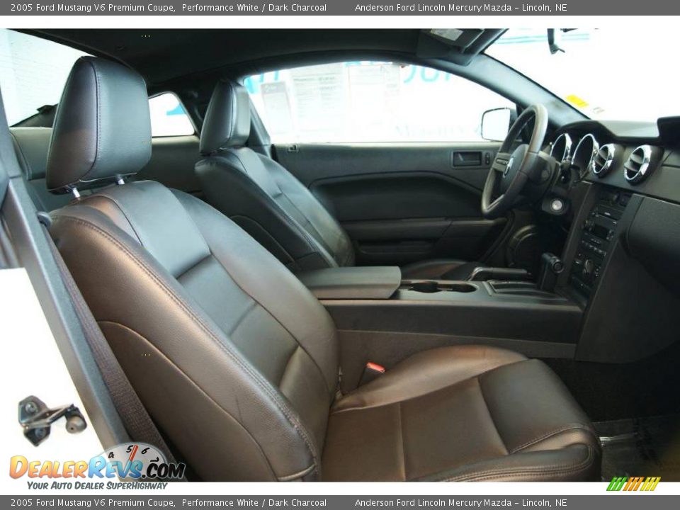 2005 Ford Mustang V6 Premium Coupe Performance White / Dark Charcoal Photo #32