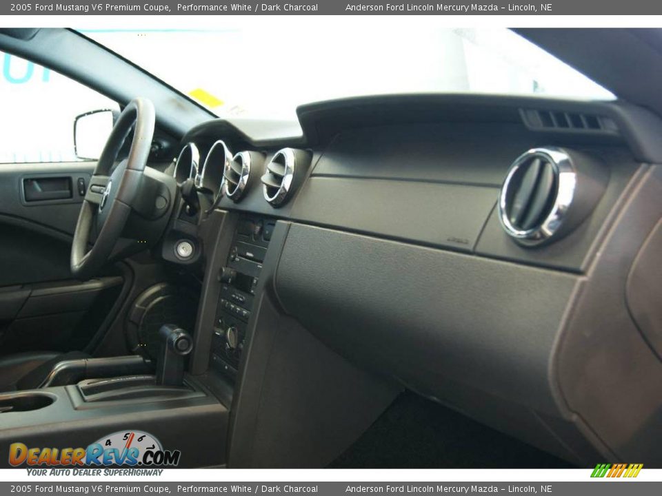 2005 Ford Mustang V6 Premium Coupe Performance White / Dark Charcoal Photo #33