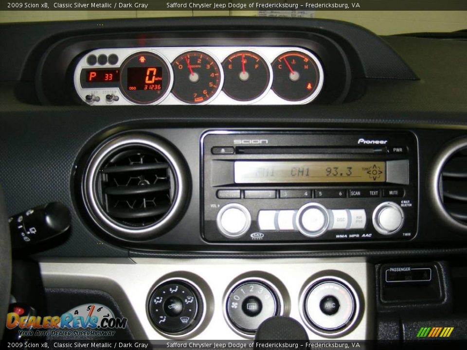 2009 Scion xB Classic Silver Metallic / Dark Gray Photo #26