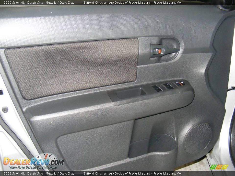 2009 Scion xB Classic Silver Metallic / Dark Gray Photo #27