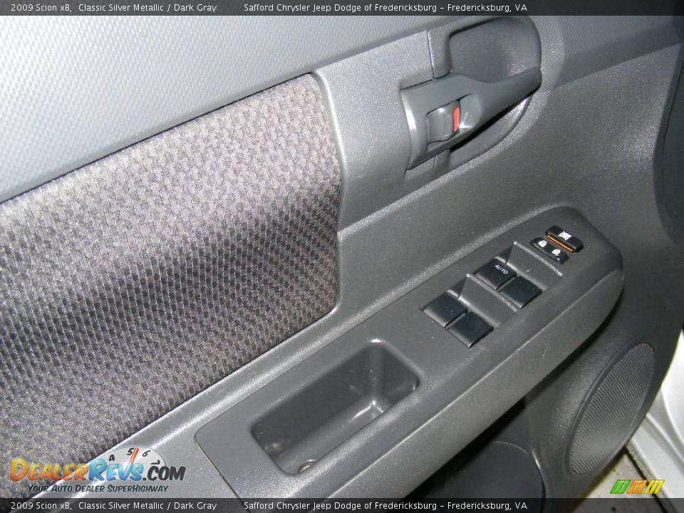 2009 Scion xB Classic Silver Metallic / Dark Gray Photo #28