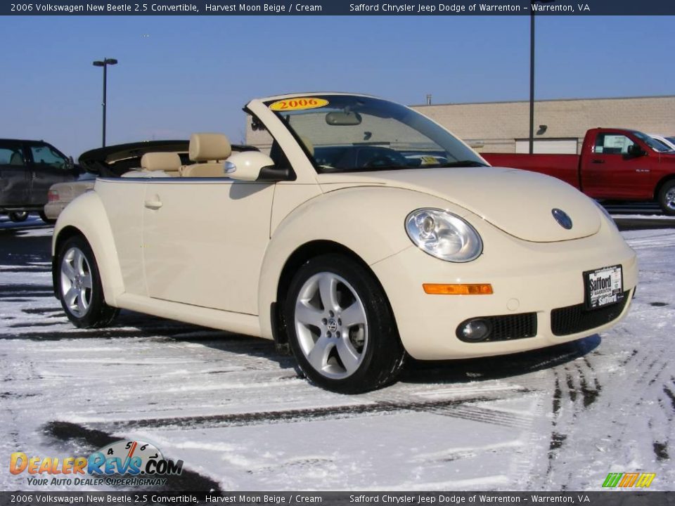 2006 Volkswagen New Beetle 2.5 Convertible Harvest Moon Beige / Cream Photo #3