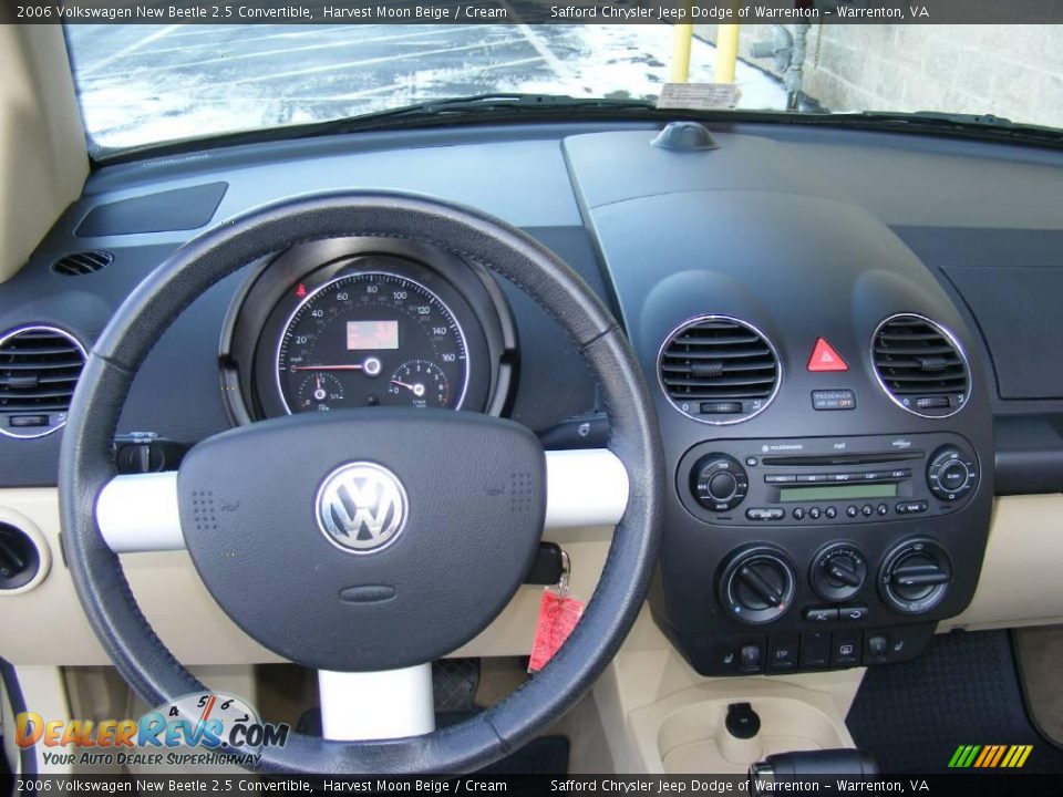 2006 Volkswagen New Beetle 2.5 Convertible Harvest Moon Beige / Cream Photo #16