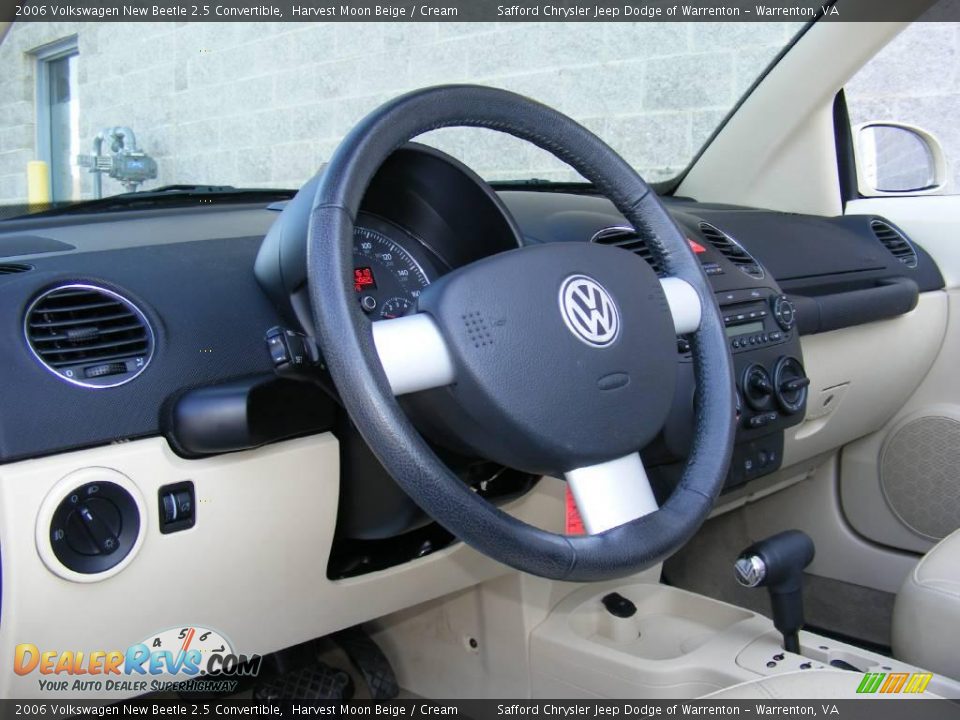 2006 Volkswagen New Beetle 2.5 Convertible Harvest Moon Beige / Cream Photo #17