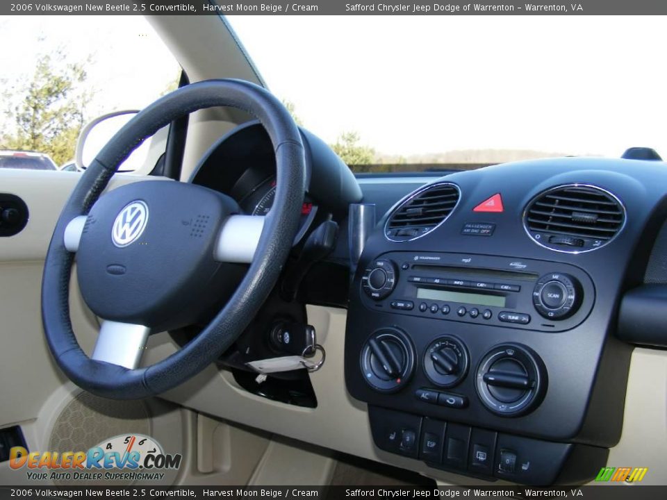 2006 Volkswagen New Beetle 2.5 Convertible Harvest Moon Beige / Cream Photo #22