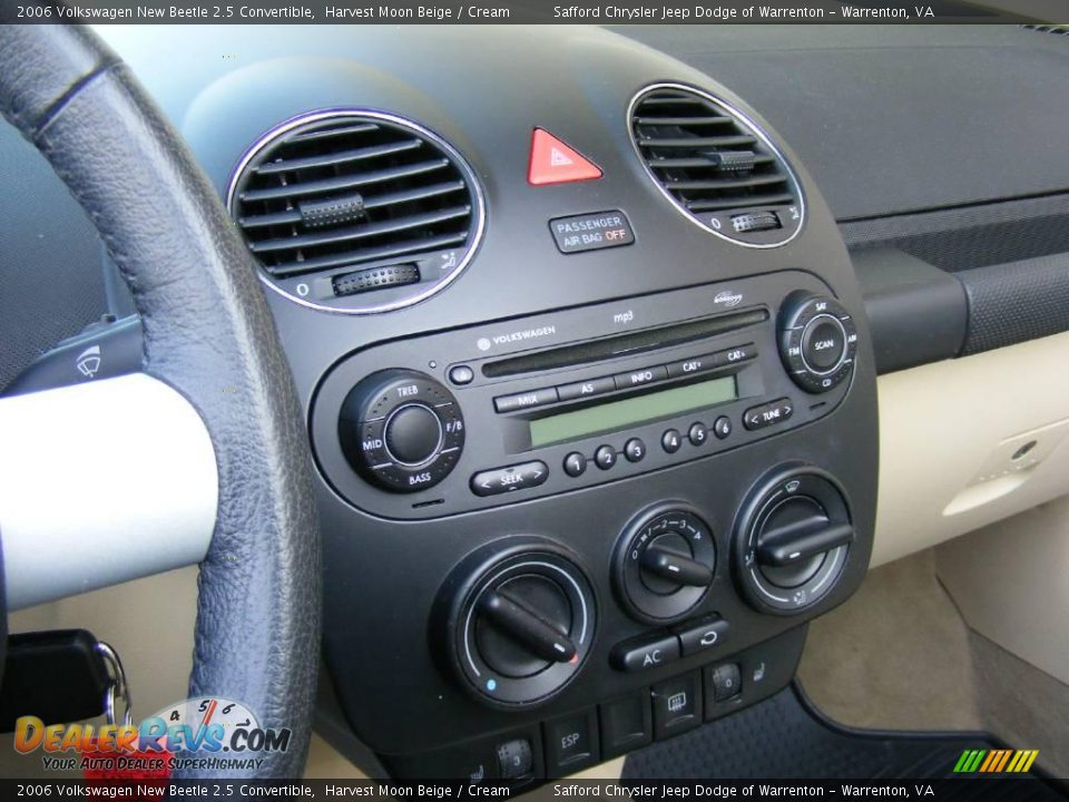 2006 Volkswagen New Beetle 2.5 Convertible Harvest Moon Beige / Cream Photo #26