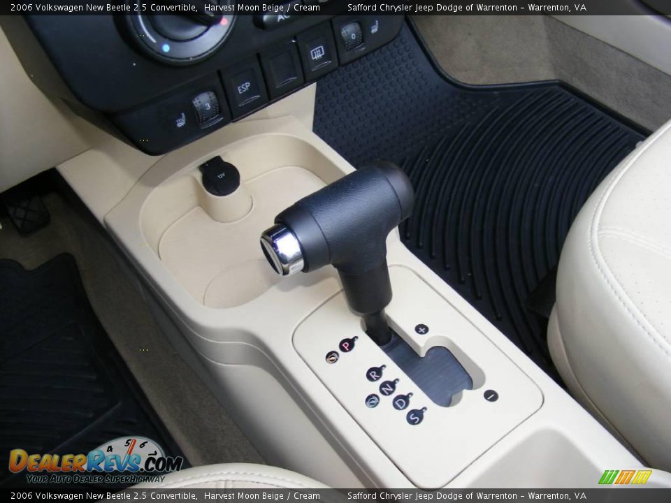 2006 Volkswagen New Beetle 2.5 Convertible Harvest Moon Beige / Cream Photo #27