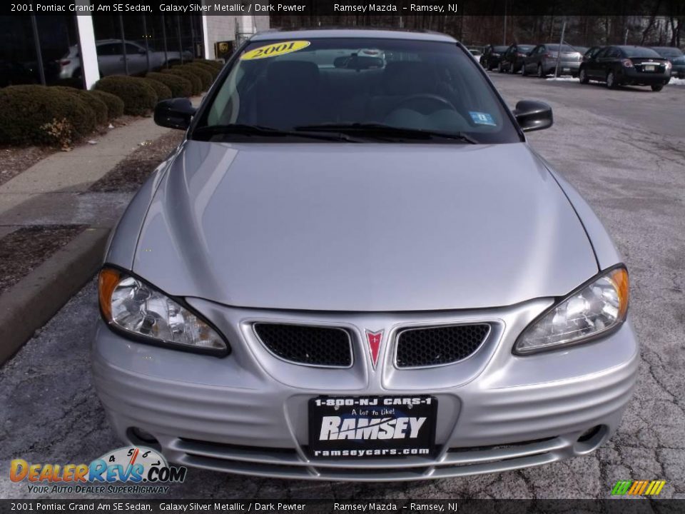 2001 Pontiac Grand Am SE Sedan Galaxy Silver Metallic / Dark Pewter Photo #2