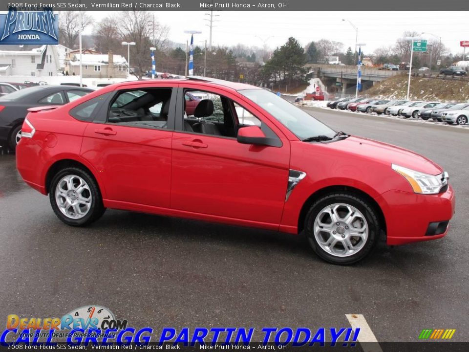 2008 Ford Focus SES Sedan Vermillion Red / Charcoal Black Photo #6