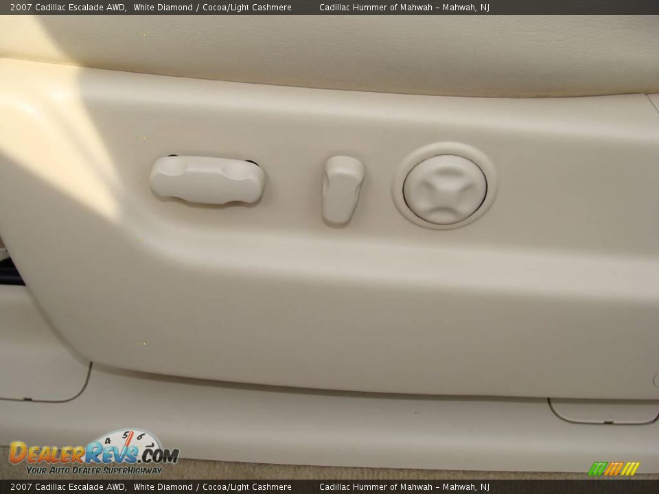 2007 Cadillac Escalade AWD White Diamond / Cocoa/Light Cashmere Photo #12