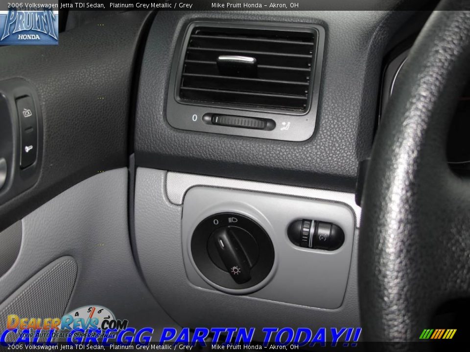 2006 Volkswagen Jetta TDI Sedan Platinum Grey Metallic / Grey Photo #20