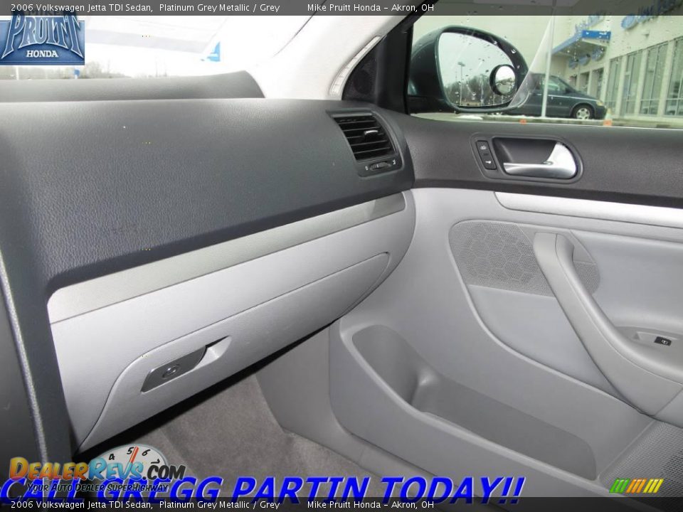 2006 Volkswagen Jetta TDI Sedan Platinum Grey Metallic / Grey Photo #24