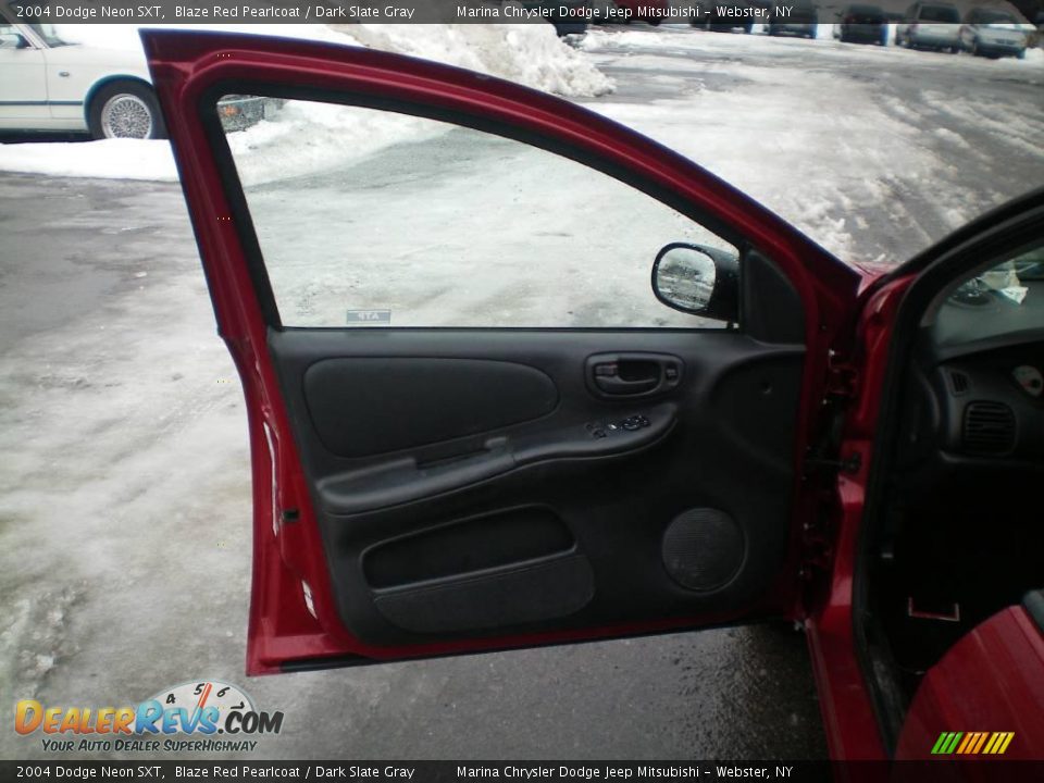 2004 Dodge Neon SXT Blaze Red Pearlcoat / Dark Slate Gray Photo #14